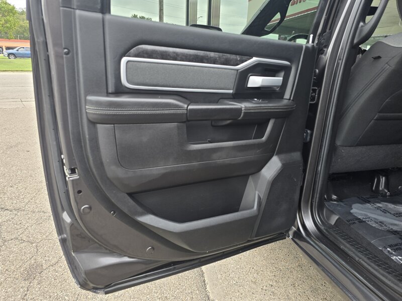 2022 RAM 2500 Big Horn 4DR MEGA CAB CREW 4X4 - Photo 11 - Hamilton, OH 45015
