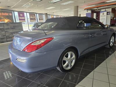 2008 Toyota Camry SE V6 2DR CONVERTIBLE - Photo 8 - Hamilton, OH 45015