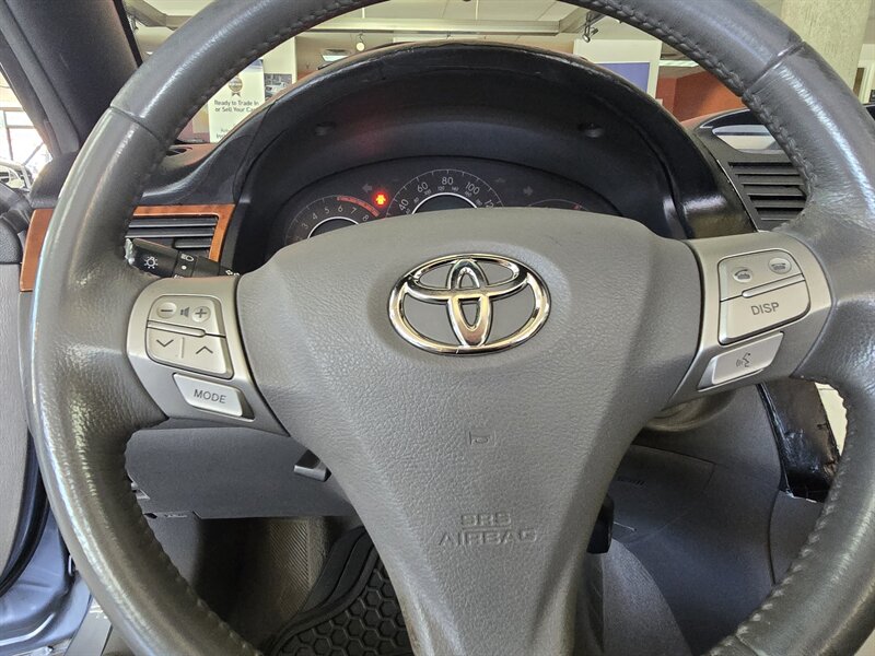 2008 Toyota Camry SE V6 2DR CONVERTIBLE - Photo 31 - Hamilton, OH 45015