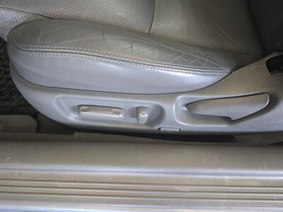 2008 Toyota Camry SE V6 2DR CONVERTIBLE - Photo 32 - Hamilton, OH 45015