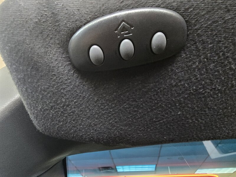 2008 Toyota Camry SE V6 2DR CONVERTIBLE - Photo 22 - Hamilton, OH 45015