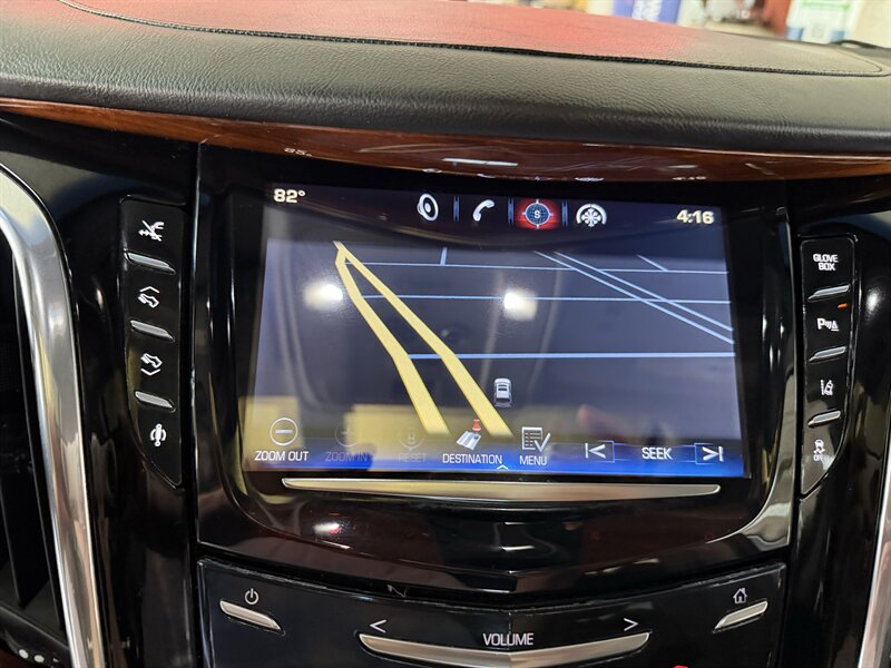 2015 Cadillac Escalade Premium - Photo 16 - Hamilton, OH 45015