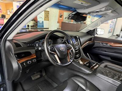 2015 Cadillac Escalade Premium - Photo 11 - Hamilton, OH 45015
