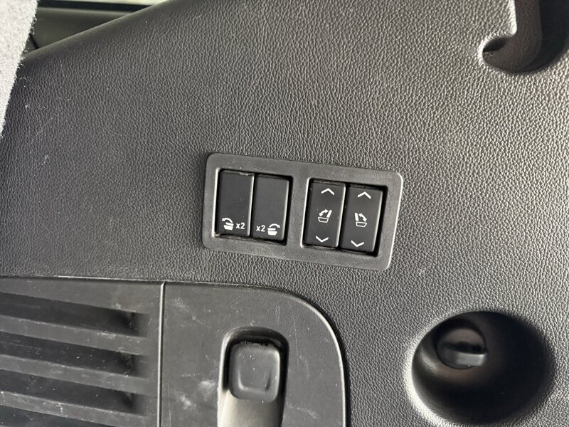 2015 Cadillac Escalade Premium - Photo 35 - Hamilton, OH 45015