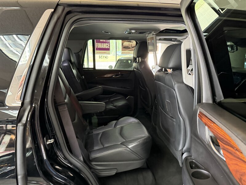 2015 Cadillac Escalade Premium - Photo 26 - Hamilton, OH 45015