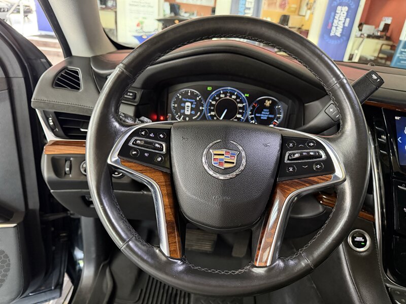 2015 Cadillac Escalade Premium - Photo 14 - Hamilton, OH 45015