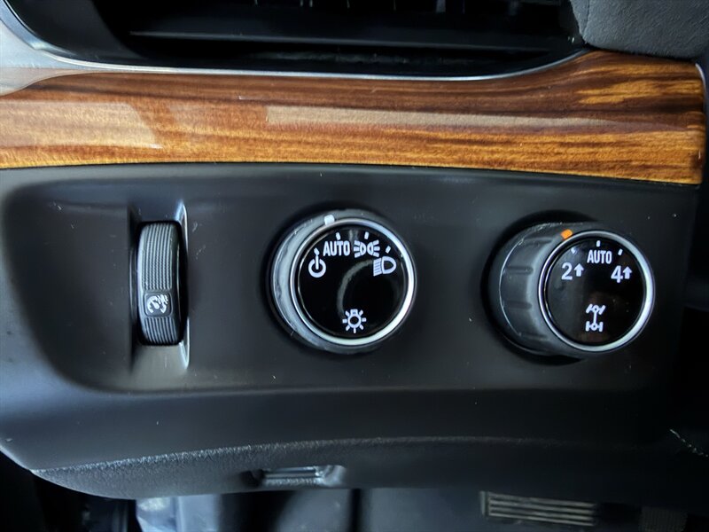 2015 Cadillac Escalade Premium - Photo 23 - Hamilton, OH 45015