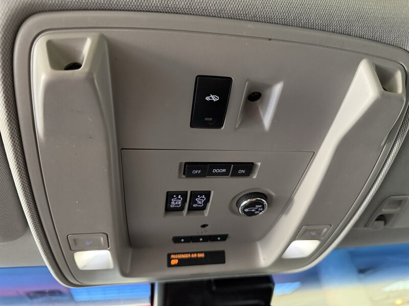2015 Cadillac Escalade Premium - Photo 19 - Hamilton, OH 45015