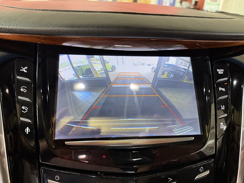 2015 Cadillac Escalade Premium - Photo 17 - Hamilton, OH 45015