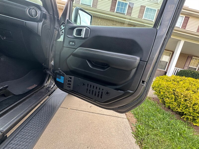 2020 Jeep Gladiator Overland 4DR CREW 4X4 - Photo 15 - Hamilton, OH 45015