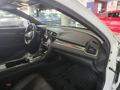 2017 Honda Civic Sport Touring 4DR HATCHBACK   - Photo 11 - Hamilton, OH 45015