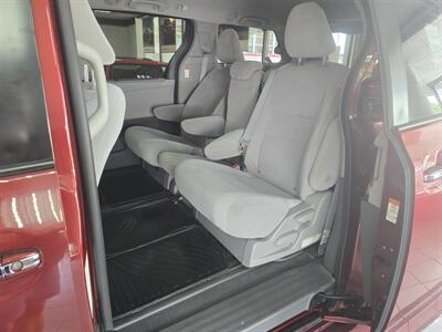 2020 Toyota Sienna LE 8-Passenger 4DR MINI-VAN   - Photo 10 - Hamilton, OH 45015