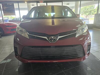 2020 Toyota Sienna LE 8-Passenger 4DR MINI-VAN   - Photo 2 - Hamilton, OH 45015