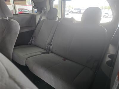 2020 Toyota Sienna LE 8-Passenger 4DR MINI-VAN   - Photo 11 - Hamilton, OH 45015