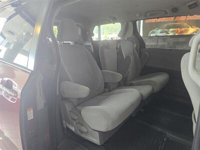 2020 Toyota Sienna LE 8-Passenger 4DR MINI-VAN   - Photo 15 - Hamilton, OH 45015
