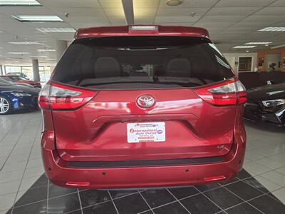 2020 Toyota Sienna LE 8-Passenger 4DR MINI-VAN   - Photo 5 - Hamilton, OH 45015