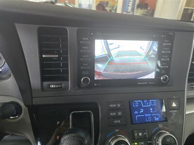 2020 Toyota Sienna LE 8-Passenger 4DR MINI-VAN   - Photo 24 - Hamilton, OH 45015