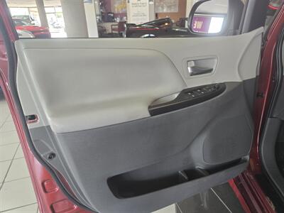 2020 Toyota Sienna LE 8-Passenger 4DR MINI-VAN   - Photo 7 - Hamilton, OH 45015