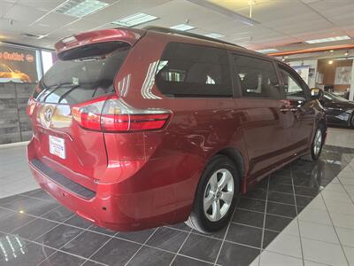 2020 Toyota Sienna LE 8-Passenger 4DR MINI-VAN   - Photo 4 - Hamilton, OH 45015