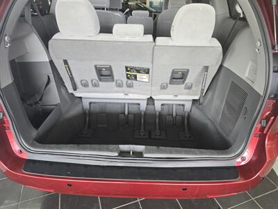 2020 Toyota Sienna LE 8-Passenger 4DR MINI-VAN   - Photo 31 - Hamilton, OH 45015