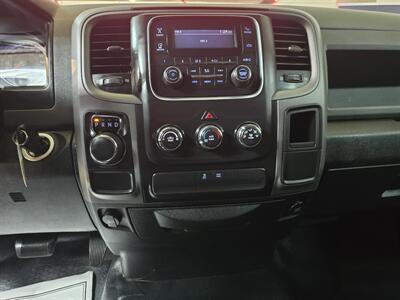 2017 RAM 1500 Tradesman 4DR QUAD CAB   - Photo 18 - Hamilton, OH 45015