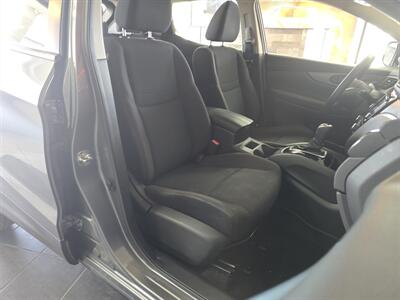 2020 Nissan Rogue Sport S   - Photo 14 - Hamilton, OH 45015
