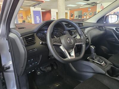 2020 Nissan Rogue Sport S   - Photo 8 - Hamilton, OH 45015