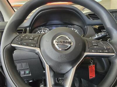 2020 Nissan Rogue Sport S   - Photo 17 - Hamilton, OH 45015