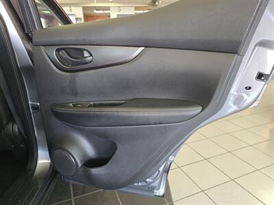 2020 Nissan Rogue Sport S   - Photo 15 - Hamilton, OH 45015