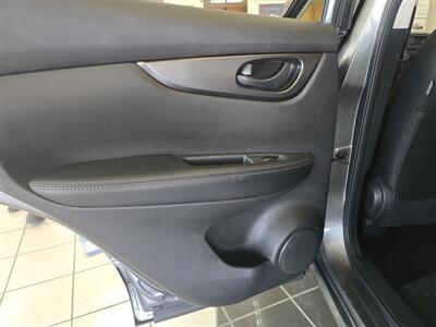2020 Nissan Rogue Sport S   - Photo 10 - Hamilton, OH 45015