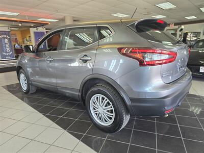 2020 Nissan Rogue Sport S   - Photo 6 - Hamilton, OH 45015