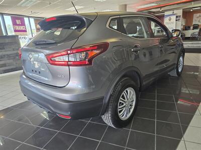 2020 Nissan Rogue Sport S   - Photo 4 - Hamilton, OH 45015