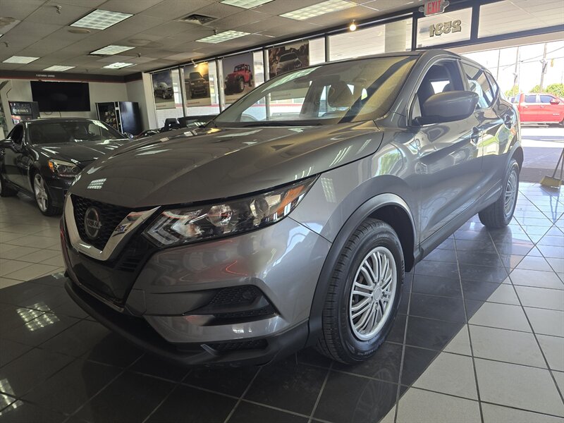 2020 Nissan Rogue Sport S   - Photo 1 - Hamilton, OH 45015