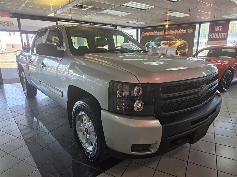 2012 Chevrolet Silverado 1500 LTZ CREW CAB 4X4 - Photo 4 - Hamilton, OH 45015