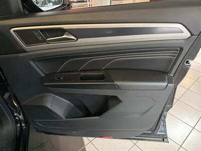 2020 Volkswagen Atlas Cross Sport V6 SEL R-Line 4Motion 4DR SUV AWD   - Photo 29 - Hamilton, OH 45015