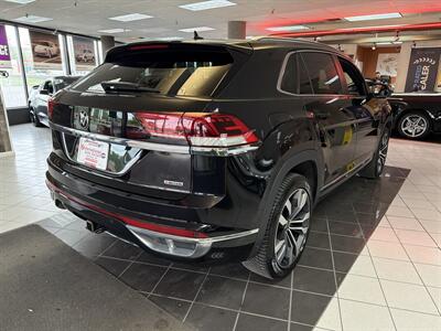 2020 Volkswagen Atlas Cross Sport V6 SEL R-Line 4Motion 4DR SUV AWD   - Photo 6 - Hamilton, OH 45015