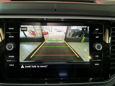 2020 Volkswagen Atlas Cross Sport V6 SEL R-Line 4Motion 4DR SUV AWD   - Photo 17 - Hamilton, OH 45015