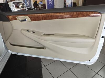2007 Toyota Camry SE V6 2DR CONVERTIBLE   - Photo 12 - Hamilton, OH 45015