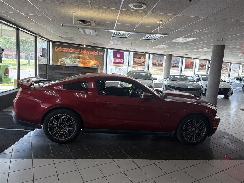 2012 Ford Mustang GT - Photo 5 - Hamilton, OH 45015
