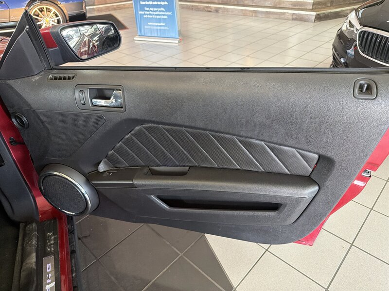 2012 Ford Mustang GT - Photo 17 - Hamilton, OH 45015