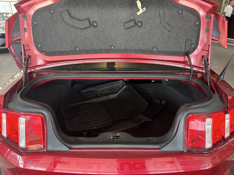 2012 Ford Mustang GT - Photo 19 - Hamilton, OH 45015