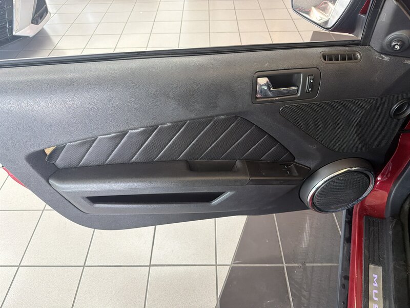 2012 Ford Mustang GT - Photo 14 - Hamilton, OH 45015