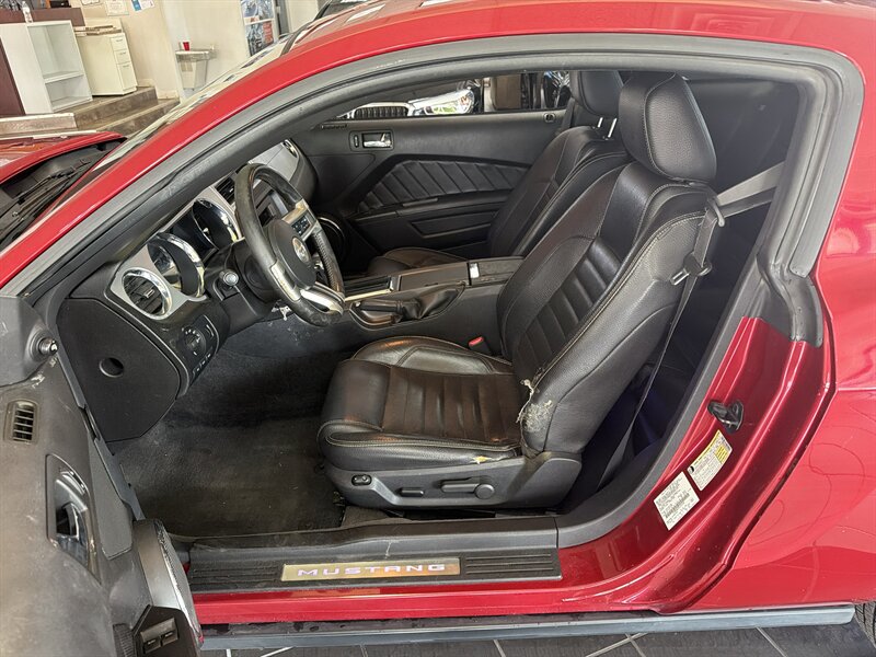 2012 Ford Mustang GT - Photo 9 - Hamilton, OH 45015