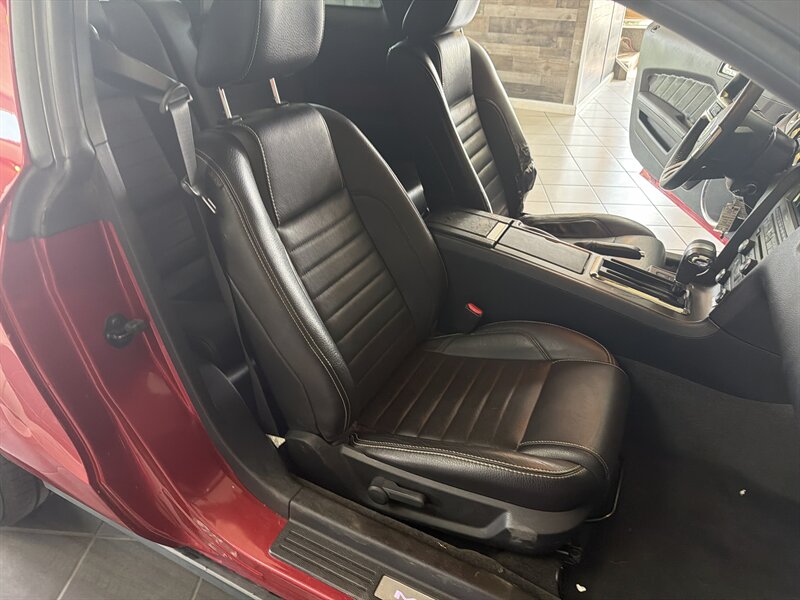 2012 Ford Mustang GT - Photo 16 - Hamilton, OH 45015