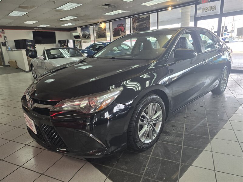 2015 Toyota Camry SE 4DR SEDAN   - Photo 1 - Hamilton, OH 45015