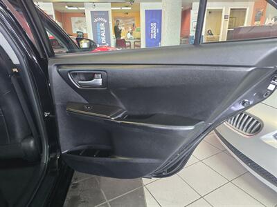 2015 Toyota Camry SE 4DR SEDAN   - Photo 15 - Hamilton, OH 45015