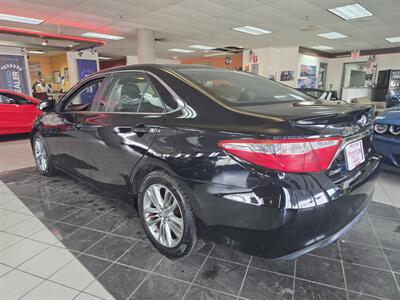2015 Toyota Camry SE 4DR SEDAN   - Photo 6 - Hamilton, OH 45015