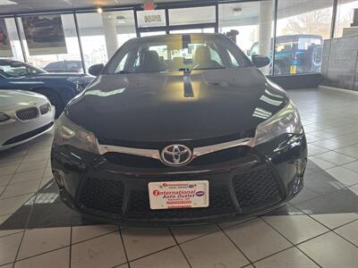2015 Toyota Camry SE 4DR SEDAN   - Photo 2 - Hamilton, OH 45015