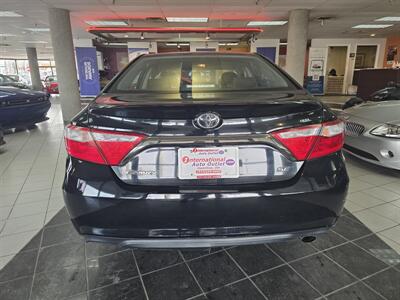2015 Toyota Camry SE 4DR SEDAN   - Photo 5 - Hamilton, OH 45015