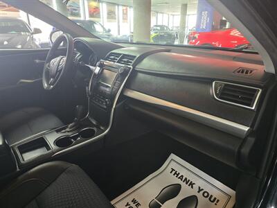 2015 Toyota Camry SE 4DR SEDAN   - Photo 13 - Hamilton, OH 45015